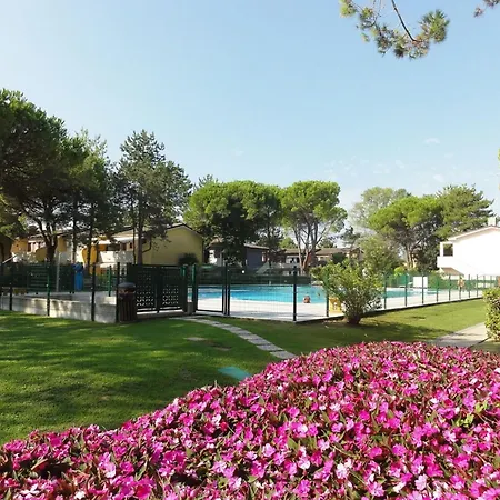 Flat With Pool And Garden Apartman